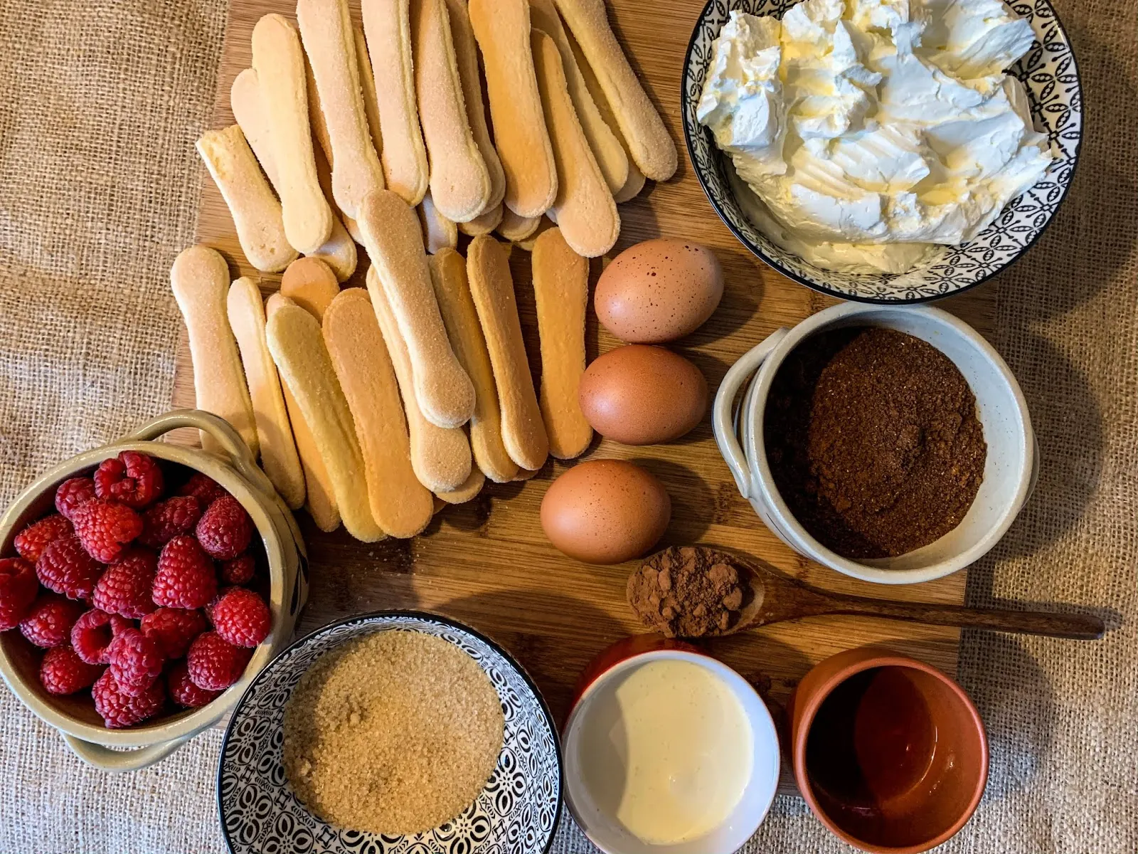 Malinov tiramisu v kozarčkih